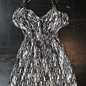 Scoop Black/White dress